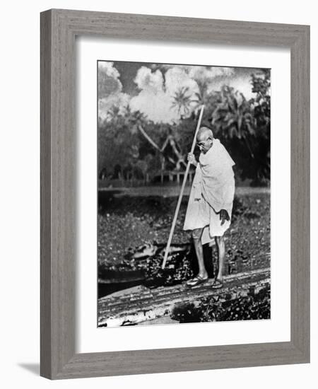 Le Mahatma Mohandas Karamchand Gandhi (1869-1948) During Salt March in 1930-null-Framed Photo