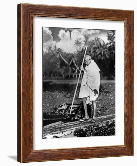 Le Mahatma Mohandas Karamchand Gandhi (1869-1948) During Salt March in 1930-null-Framed Photo