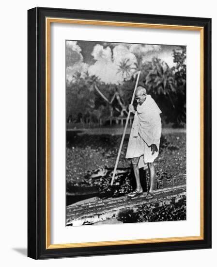 Le Mahatma Mohandas Karamchand Gandhi (1869-1948) During Salt March in 1930-null-Framed Photo