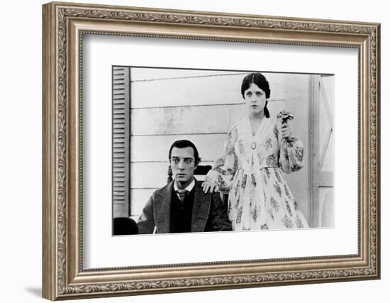 Le mecano by la General THE GENERAL by and with Buster Keaton, Marion Mack, 1927 (b/w photo)-null-Framed Photo