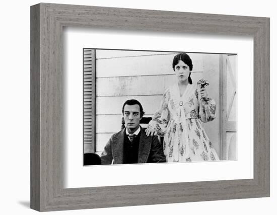 Le mecano by la General THE GENERAL by and with Buster Keaton, Marion Mack, 1927 (b/w photo)-null-Framed Photo