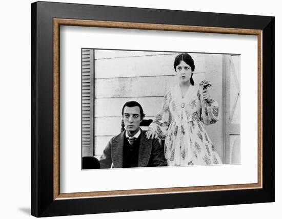 Le mecano by la General THE GENERAL by and with Buster Keaton, Marion Mack, 1927 (b/w photo)-null-Framed Photo