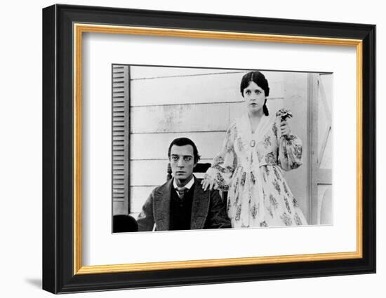 Le mecano by la General THE GENERAL by and with Buster Keaton, Marion Mack, 1927 (b/w photo)-null-Framed Photo