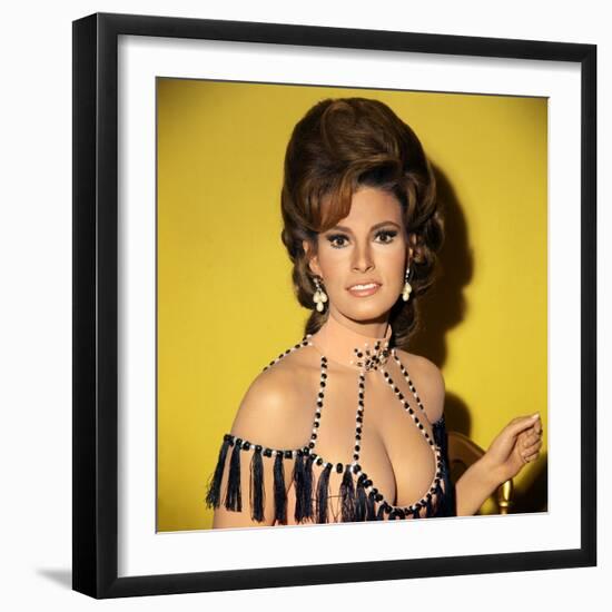 LE PLUS VIEUX METIER DU MONDE, 1967 directed by MICHAEL PFLEGHAR Raquel Welch (photo)-null-Framed Photo