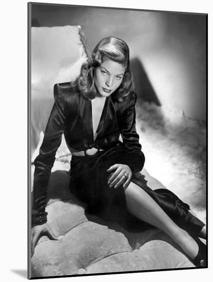 Le Port De L'Angoisse to Have and Have Not De Howard Hawks Avec Lauren Bacall, 1944-null-Mounted Photo