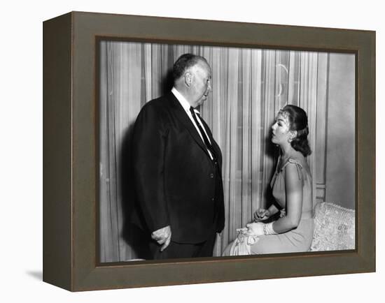 Le realisateur Alfred Hitchcock and Kim Novak sur le tournage du film Sueurs Froides VERTIGO, 1958 -null-Framed Stretched Canvas