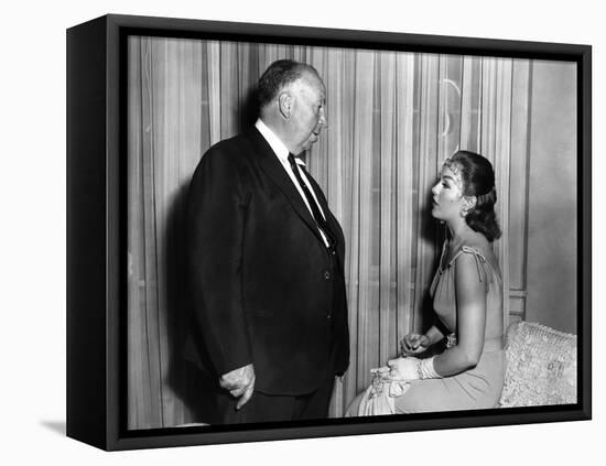 Le realisateur Alfred Hitchcock and Kim Novak sur le tournage du film Sueurs Froides VERTIGO, 1958 -null-Framed Stretched Canvas