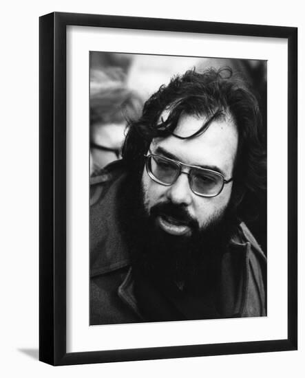 Le realisateur Francis Ford Coppola sur le tournage du film Conversation Secrete THE CONVERSATION d-null-Framed Photo
