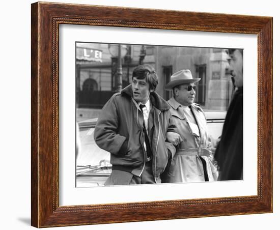 Le realisateur Jean-Pierre Melville and Alain Delon sur le tournage du film Un Flic, 1972 (b/w phot-null-Framed Photo