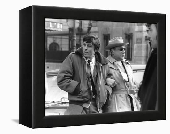 Le realisateur Jean-Pierre Melville and Alain Delon sur le tournage du film Un Flic, 1972 (b/w phot-null-Framed Stretched Canvas