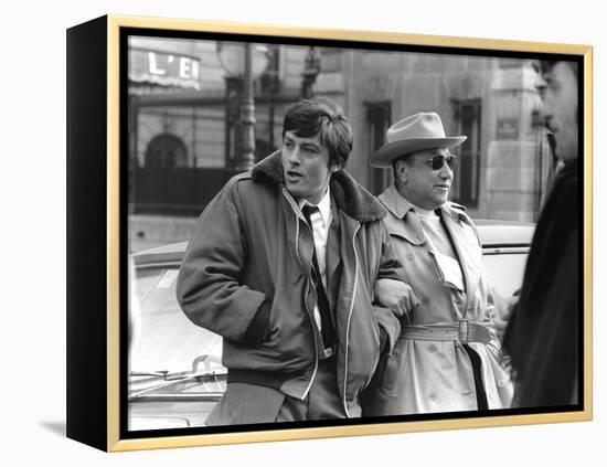 Le realisateur Jean-Pierre Melville and Alain Delon sur le tournage du film Un Flic, 1972 (b/w phot-null-Framed Stretched Canvas