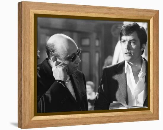 Le realisateur Jean-Pierre Melville and Alain Delon sur le tournage du film Un Flic, 1972 (b/w phot-null-Framed Stretched Canvas