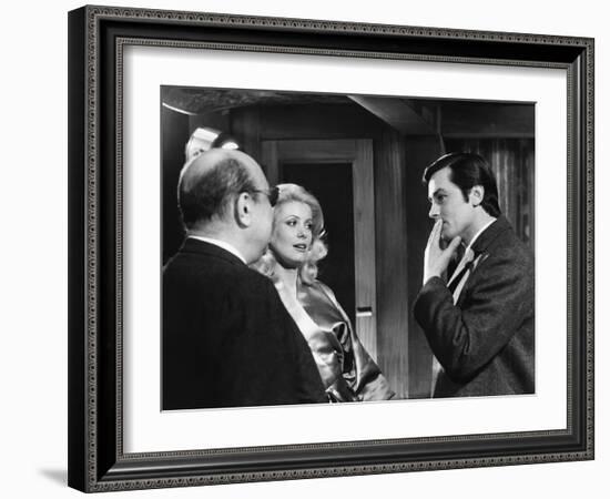 Le realisateur Jean-Pierre Melville, Catherine Deneuve and Alain Delon sur le tournage du film Un F-null-Framed Photo