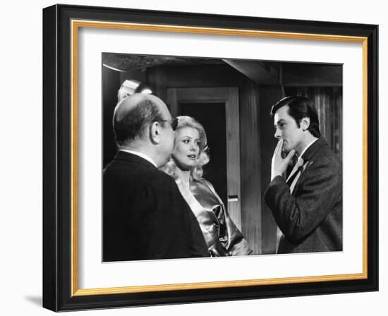 Le realisateur Jean-Pierre Melville, Catherine Deneuve and Alain Delon sur le tournage du film Un F-null-Framed Photo