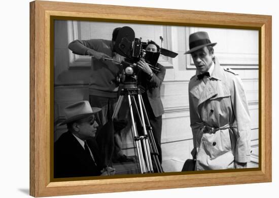 Le realisateur Jean-Pierrre Melville and Yves Montand sur le tournage du film Le Cercle Rouge, 1970-null-Framed Stretched Canvas