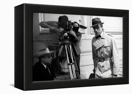 Le realisateur Jean-Pierrre Melville and Yves Montand sur le tournage du film Le Cercle Rouge, 1970-null-Framed Stretched Canvas