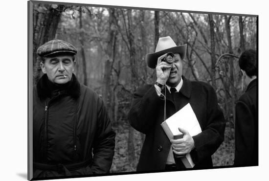 Le realisateur Jean-Pierrre Melville sur le tournage du film Le Cercle Rouge, 1970 (b/w photo)-null-Mounted Photo