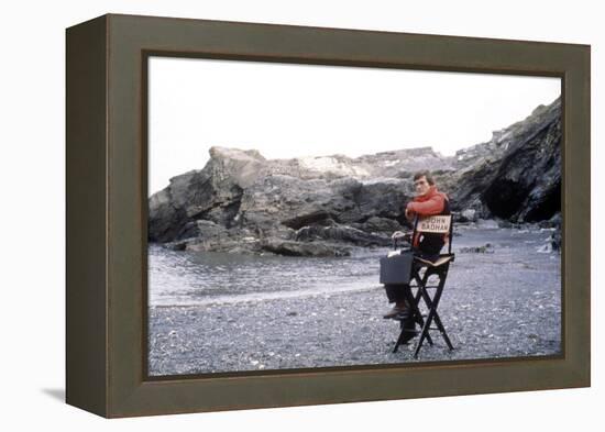 Le realisateur John Badham sur le tournage du filmb Dracula en, 1979 On the set, John Badham (direc-null-Framed Stretched Canvas