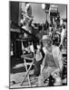 Le realisateur John Huston sur le tournage du film Le Vent by la Plaine THE UNFORGIVEN, 1960 (b/w p-null-Mounted Photo