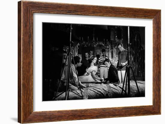 Le realisateur Luchino Visconti with Claudia Cardinale and Alain Delon-null-Framed Photo