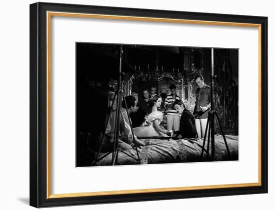 Le realisateur Luchino Visconti with Claudia Cardinale and Alain Delon-null-Framed Photo