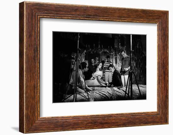 Le realisateur Luchino Visconti with Claudia Cardinale and Alain Delon-null-Framed Photo