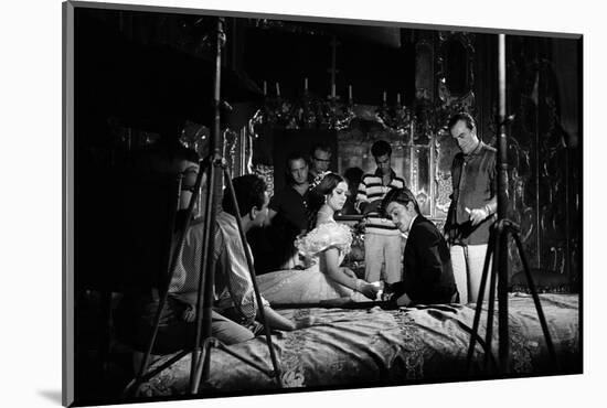 Le realisateur Luchino Visconti with Claudia Cardinale and Alain Delon-null-Mounted Photo