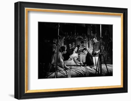 Le realisateur Luchino Visconti with Claudia Cardinale and Alain Delon-null-Framed Photo