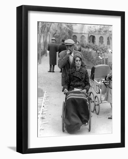 Le realisateur Luis Bunuel and Catherine Deneuve sur le tournage du film Tristina, 1970 On the set,-null-Framed Photo
