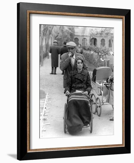 Le realisateur Luis Bunuel and Catherine Deneuve sur le tournage du film Tristina, 1970 On the set,-null-Framed Photo