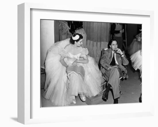 Le realisateur Mervin Leroy and Vivien Leigh sur le tournage du film La Valse dans l'ombre WATERLOO-null-Framed Photo