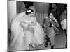 Le realisateur Mervin Leroy and Vivien Leigh sur le tournage du film La Valse dans l'ombre WATERLOO-null-Mounted Photo