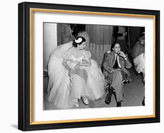 Le realisateur Mervin Leroy and Vivien Leigh sur le tournage du film La Valse dans l'ombre WATERLOO-null-Framed Photo