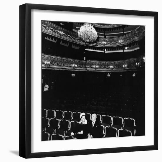 Le realisateur Otto Preminger and Romy Schneider sur le tournage du film Le Cardinal THE CARDINAL, -null-Framed Photo