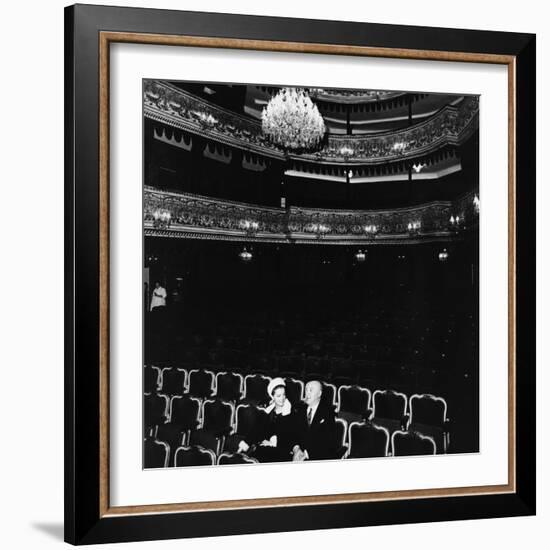 Le realisateur Otto Preminger and Romy Schneider sur le tournage du film Le Cardinal THE CARDINAL, -null-Framed Photo