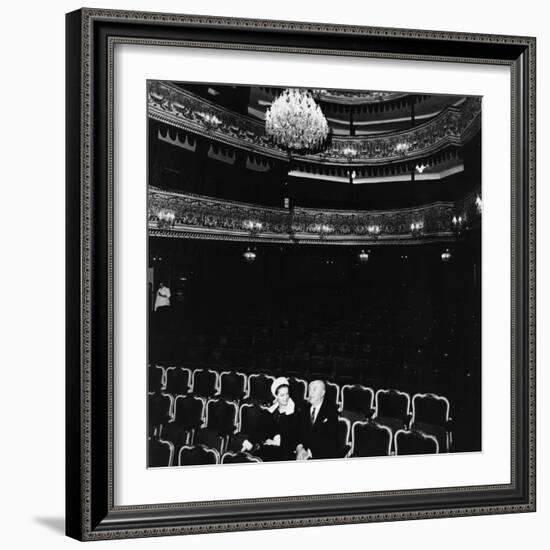 Le realisateur Otto Preminger and Romy Schneider sur le tournage du film Le Cardinal THE CARDINAL, -null-Framed Photo