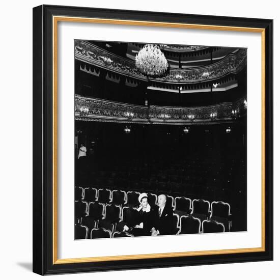 Le realisateur Otto Preminger and Romy Schneider sur le tournage du film Le Cardinal THE CARDINAL, -null-Framed Photo