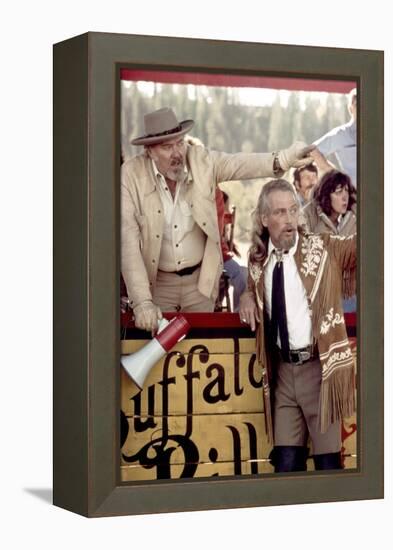 Le realisateur Robert Altman and Paul Newman sur le tournage du film Buffalo Bill and les Indiens B-null-Framed Stretched Canvas