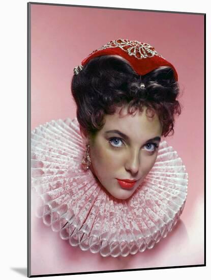 Le Seigneur by l' AventureTHE VIRGIN QUEEN by HenryKoster with Joan Collins, 1955 (photo)-null-Mounted Photo