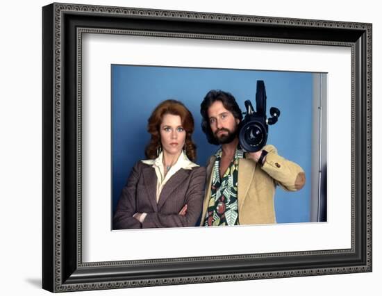 Le Syndrome Chinois THE CHINA SYNDROME by James Bridges with Michael Douglas and Jane Fonda, 1979 (-null-Framed Photo