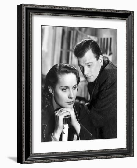 Le Troisieme Homme THE THIRD MAN by Carol Reed with Alida Valli and Joseph Cotten, 1949 (b/w photo)-null-Framed Photo