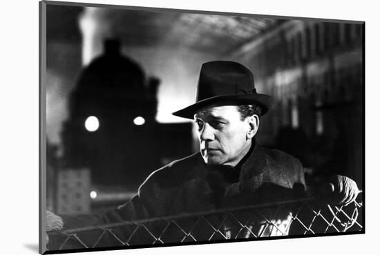 Le Troisieme Homme THE THIRD MAN by Carol Reed with Joseph Cotten, 1949 (b/w photo)-null-Mounted Photo