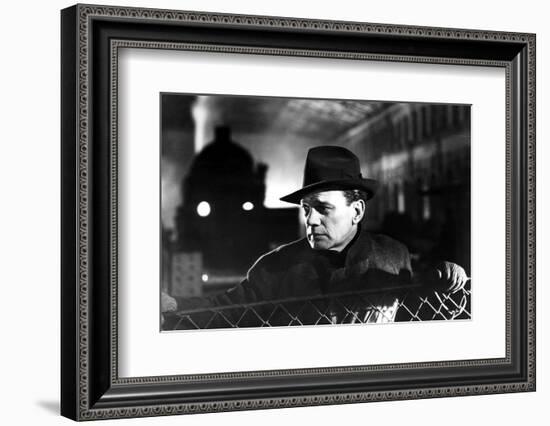 Le Troisieme Homme THE THIRD MAN by Carol Reed with Joseph Cotten, 1949 (b/w photo)-null-Framed Photo