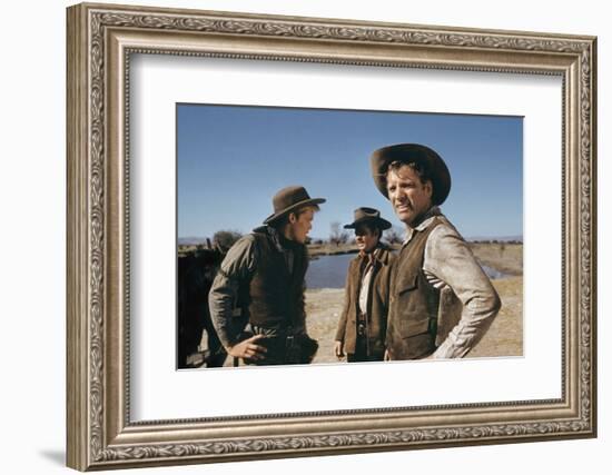 Le Vent by la Plaine THE UNFORGIVEN by JohnHuston with Doug McClure, Audie Murphy and Burt Lancaste-null-Framed Photo