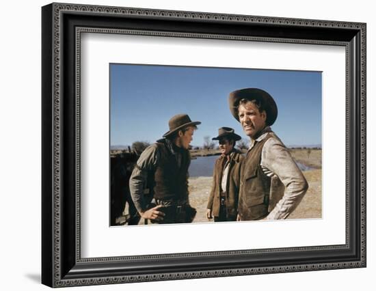 Le Vent by la Plaine THE UNFORGIVEN by JohnHuston with Doug McClure, Audie Murphy and Burt Lancaste-null-Framed Photo