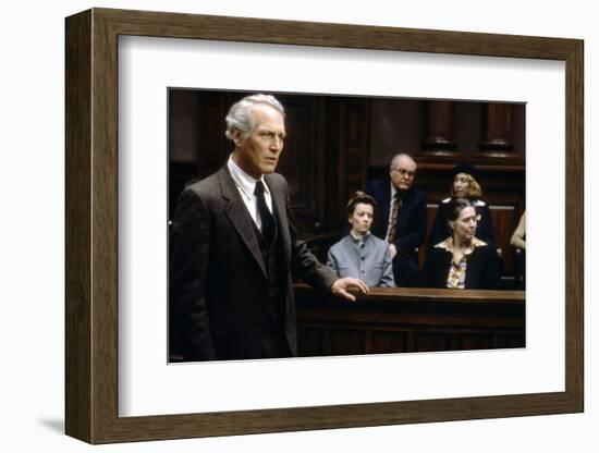 Le Verdict The Verdict by SidneyLumet with Paul Newman, 1982 (photo)-null-Framed Photo