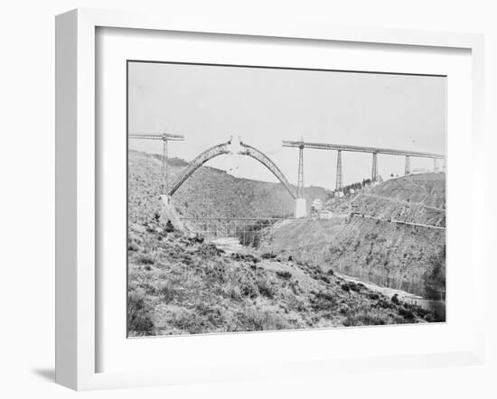 Le viaduc de Garabit en construction-null-Framed Giclee Print