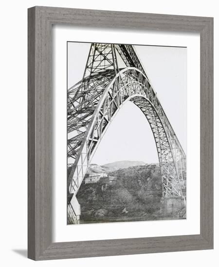 Le viaduc de Garabit, ensemble vue de côté-null-Framed Giclee Print