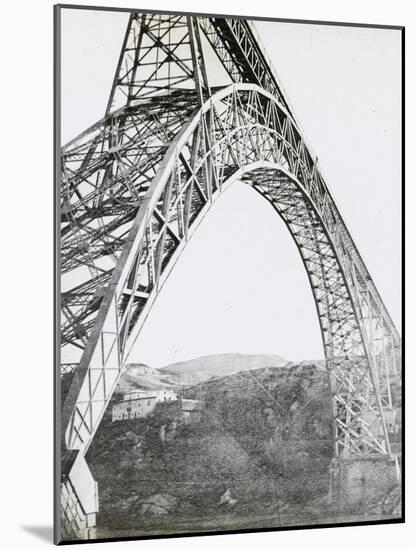 Le viaduc de Garabit, ensemble vue de côté-null-Mounted Giclee Print