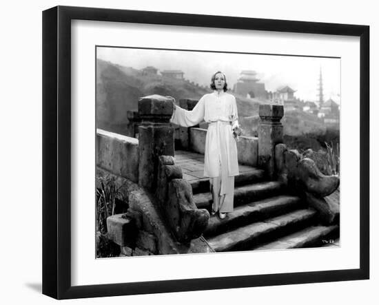 Le Voile des illusions THE PAINTED VEIL by Richard Boleslawski with Greta Garbo, 1934 (b/w photo)-null-Framed Photo